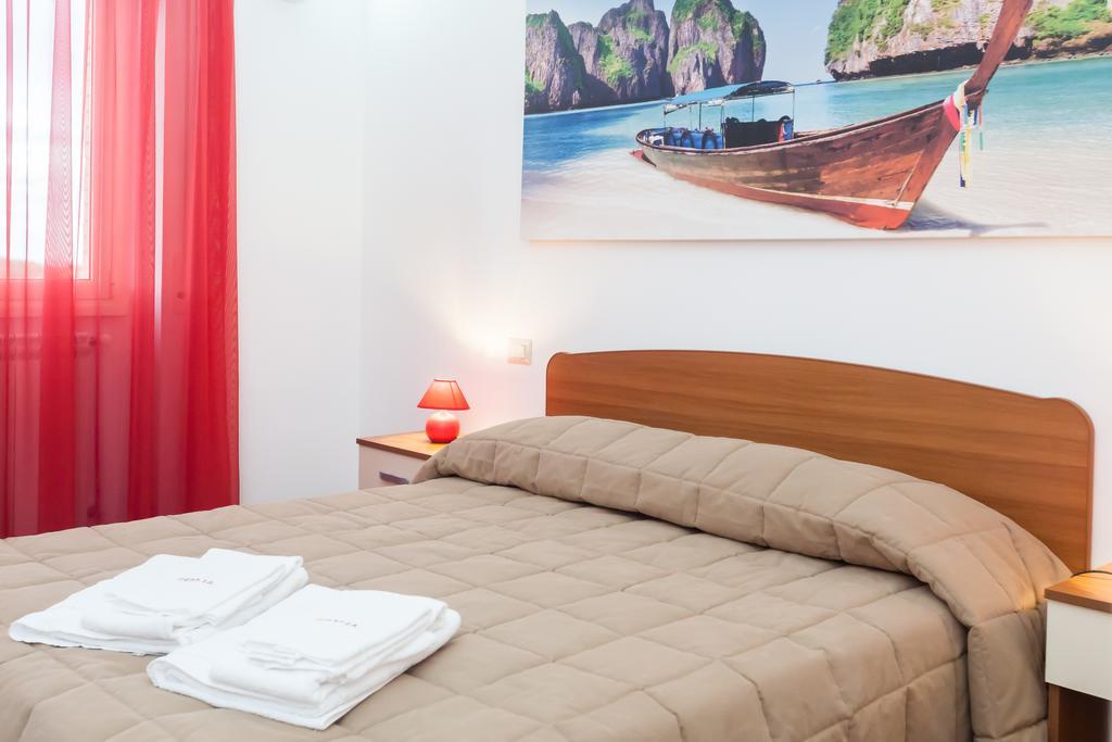 Almes Apartments Rome Chambre photo