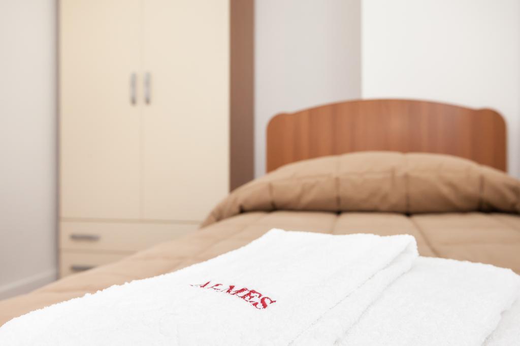 Almes Apartments Rome Chambre photo